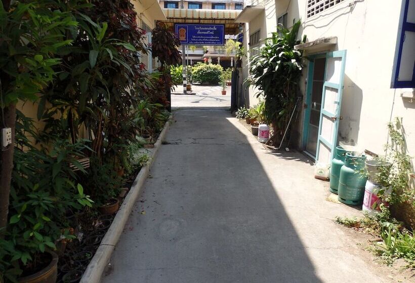 Пансион Pirates Cove Bar And Restauant