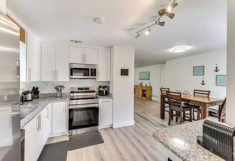 Game Room, Private Pool: South Daytona Home!