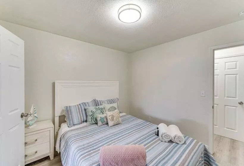 Game Room, Private Pool: South Daytona Home!