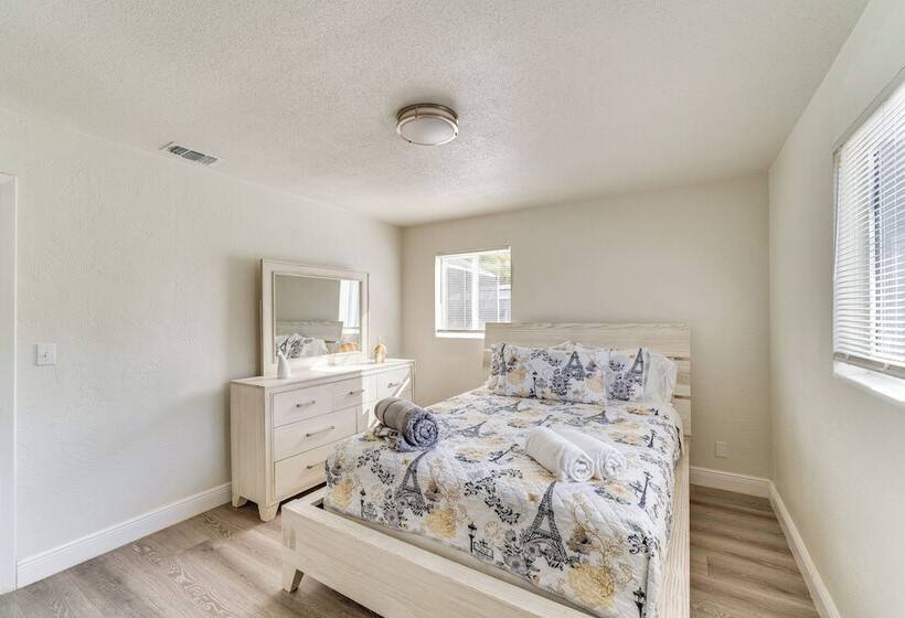 Game Room, Private Pool: South Daytona Home!