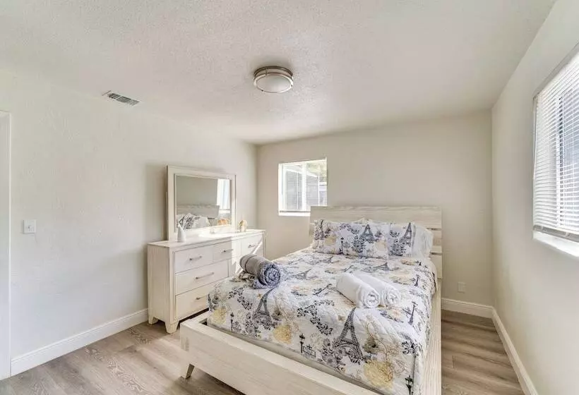 Game Room, Private Pool: South Daytona Home!