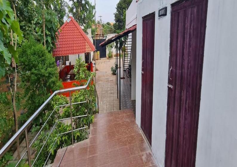 בית מלון כפרי Greenwoods Farm House