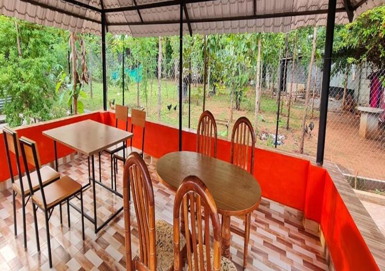 בית מלון כפרי Greenwoods Farm House