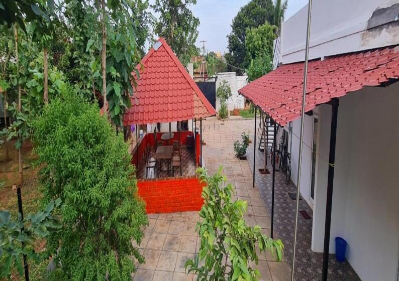 בית מלון כפרי Greenwoods Farm House