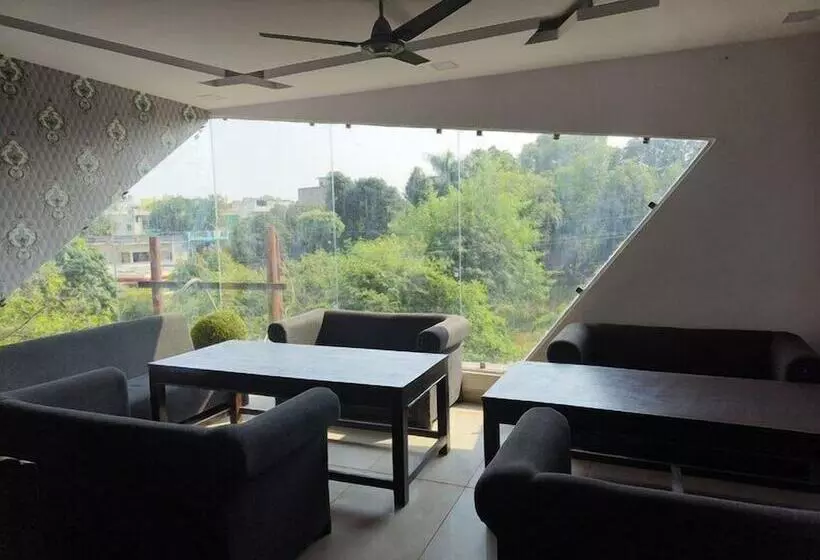 Hotelli Jhansi Castle Inn