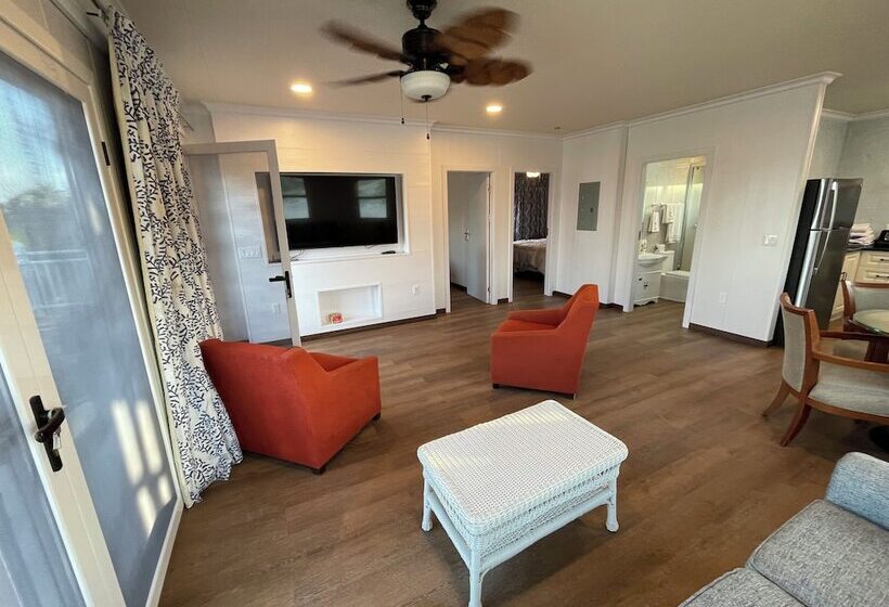 هتل Great Cistern Beach Village