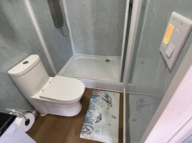 هتل Great Cistern Beach Village