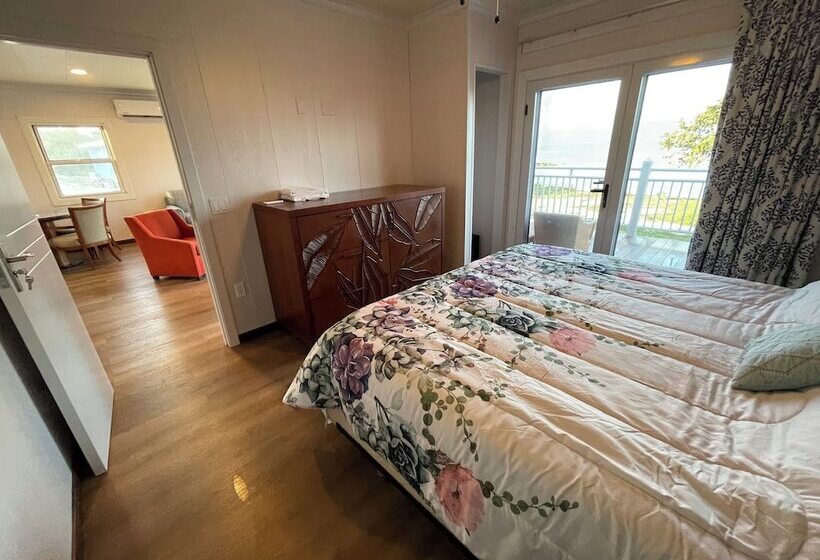 هتل Great Cistern Beach Village