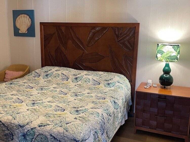 هتل Great Cistern Beach Village