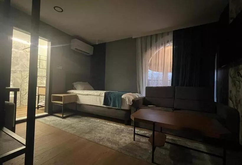 Premium Hotel, Mediterranean Food & Mezze Bar