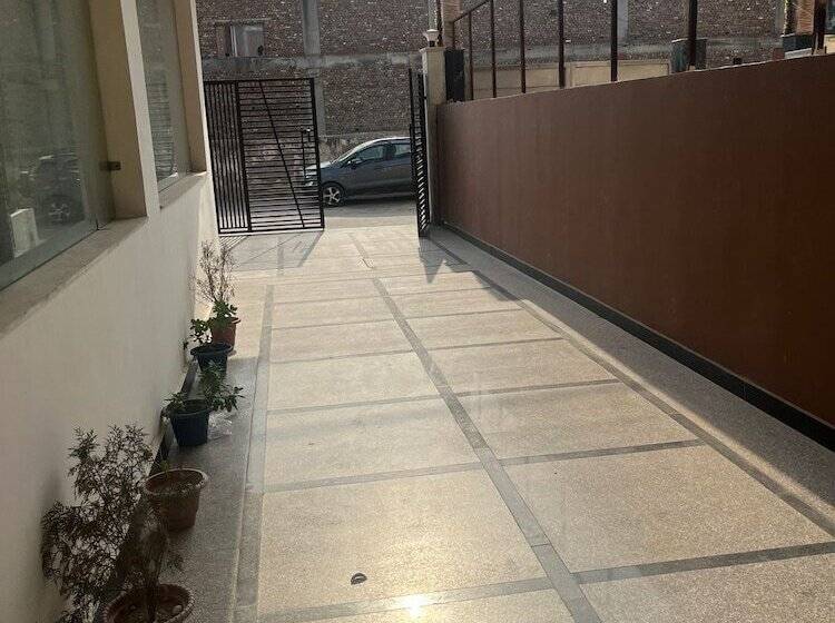 בית מלון כפרי Cleo Elegance Rooms & Banquet