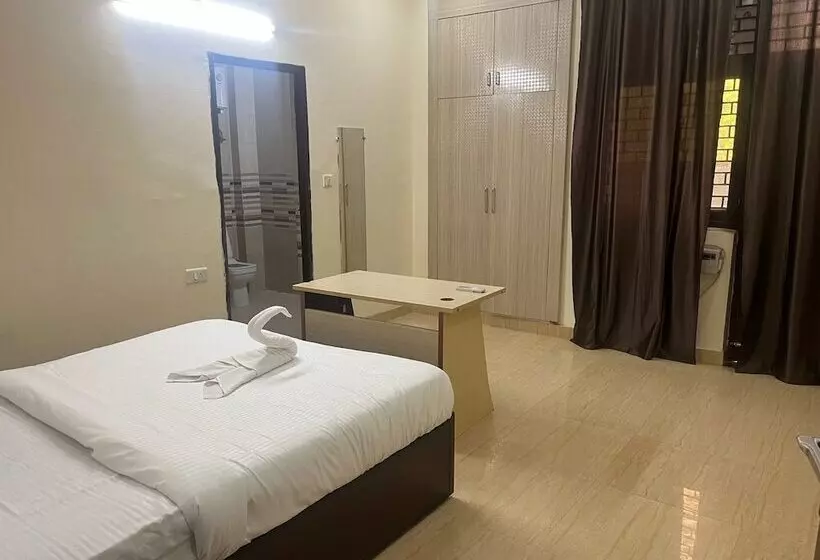 Hotelli Cleo Elegance Rooms & Banquet