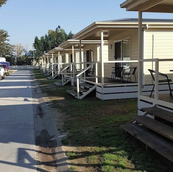 אתר נופש Browns Rocks Caravan Park