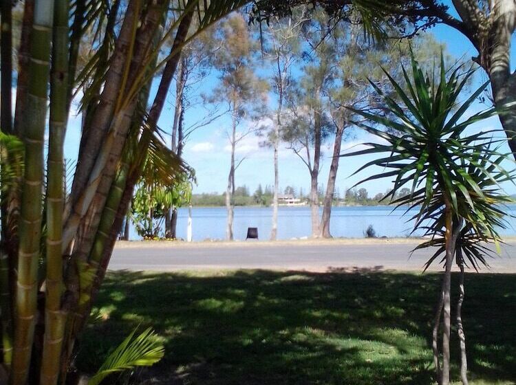 אתר נופש Browns Rocks Caravan Park