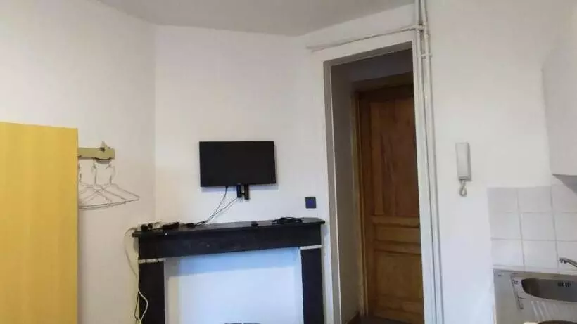 European District Hostel