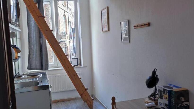 European District Hostel