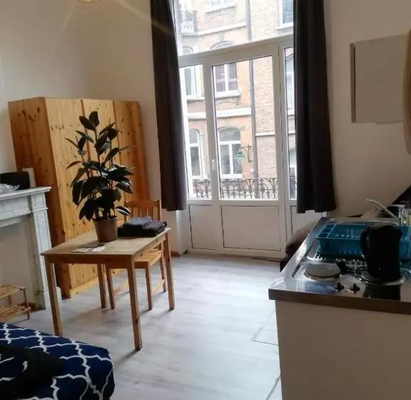 European District Hostel