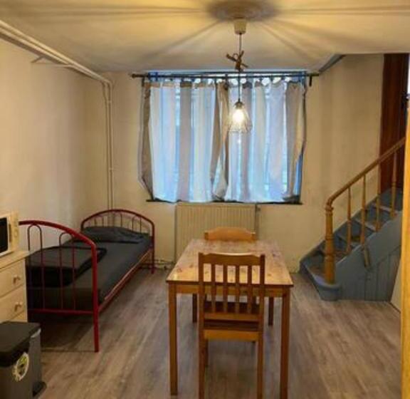 European District Hostel