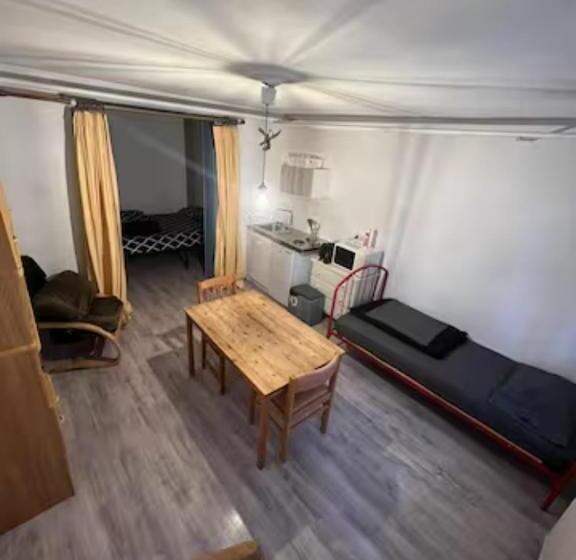 European District Hostel