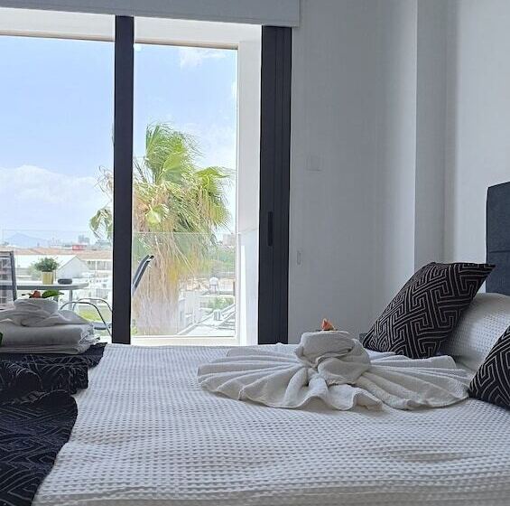 Larvella Estia Luxury Suites