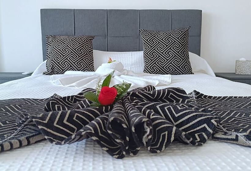 Larvella Estia Luxury Suites