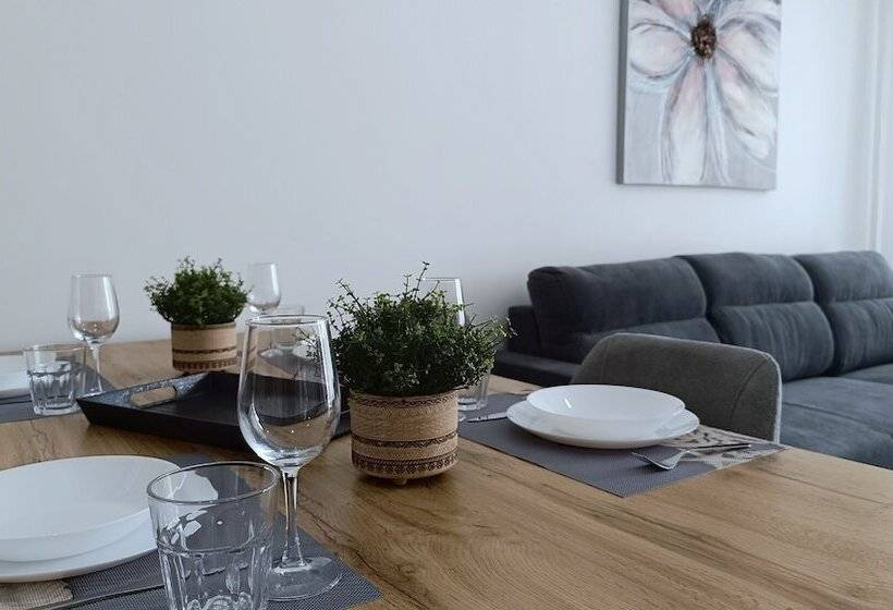 Larvella Estia Luxury Suites