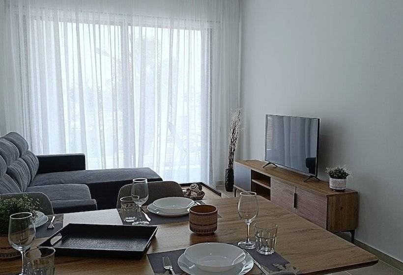 Larvella Estia Luxury Suites