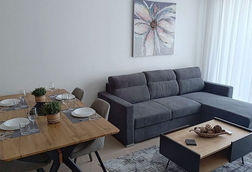 Larvella Estia Luxury Suites