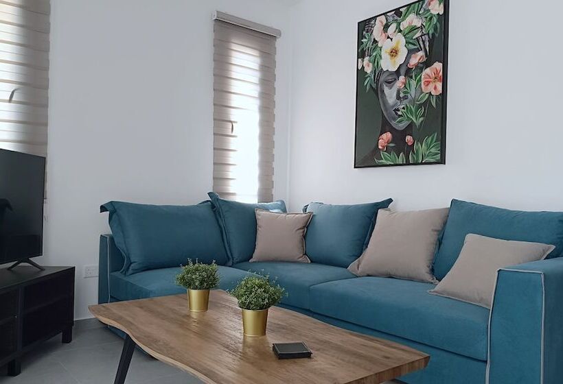 Larvella Estia Luxury Suites