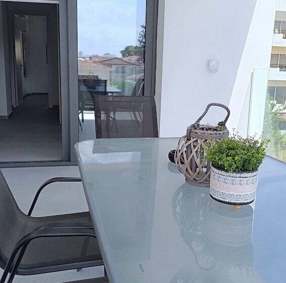 Larvella Estia Luxury Suites