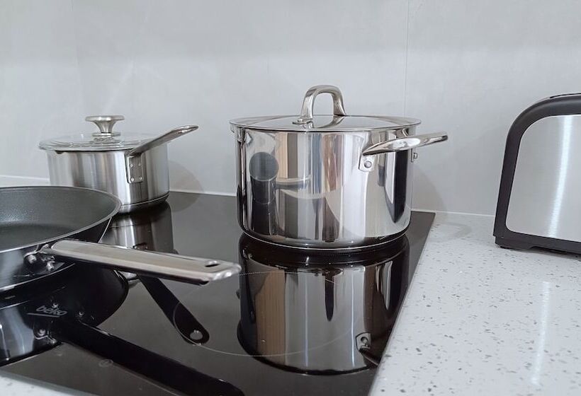 Larvella Estia Luxury Suites