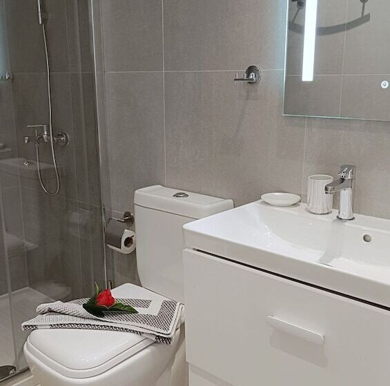 Larvella Estia Luxury Suites