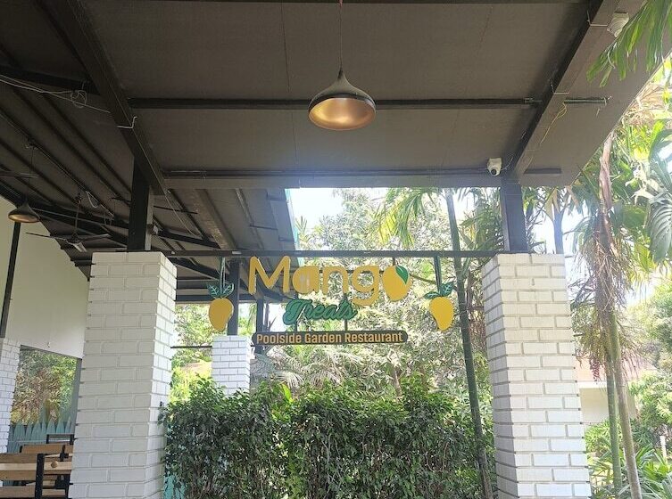 Hotel Coastal Grand Navallur