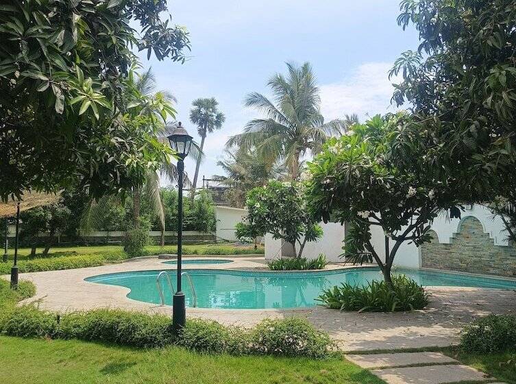 Hotel Coastal Grand Navallur