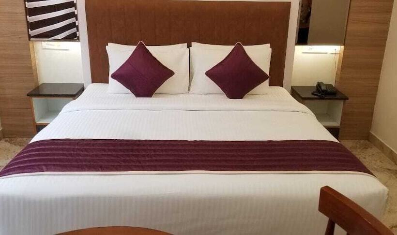 Hotel Coastal Grand Navallur