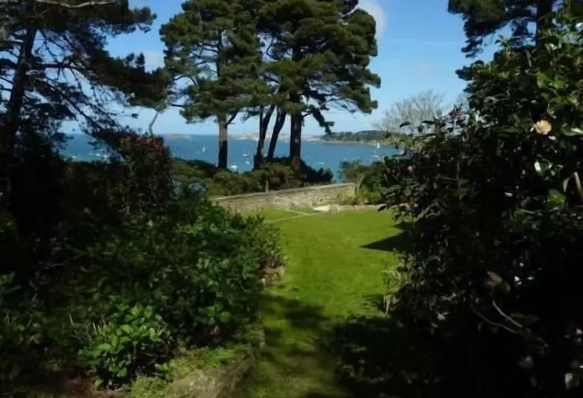 Aamiaismajoitus (B&B) Villa Haute Guais, Maison Et Table D Hôtes Vue Mer