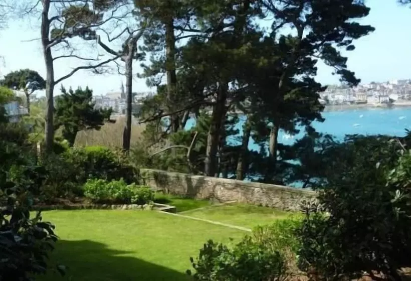 Aamiaismajoitus (B&B) Villa Haute Guais, Maison Et Table D Hôtes Vue Mer