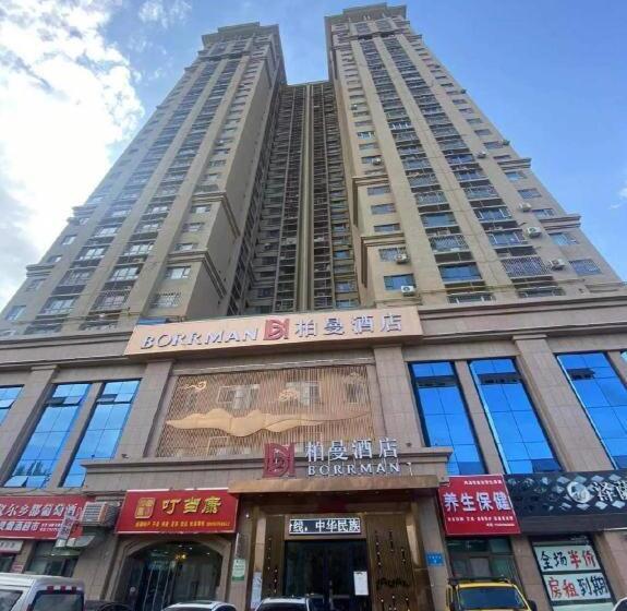 Borrman Hotel Korla Peacock River