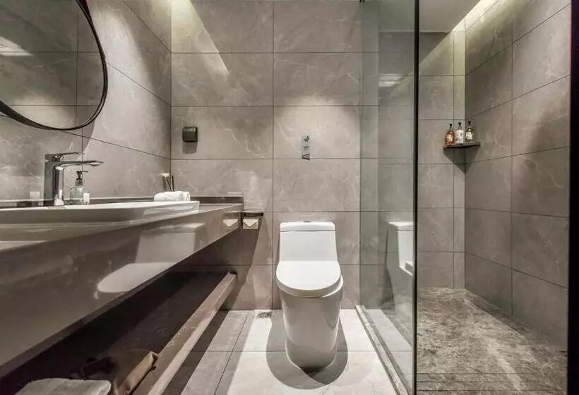 Borrman Hotel Korla Peacock River