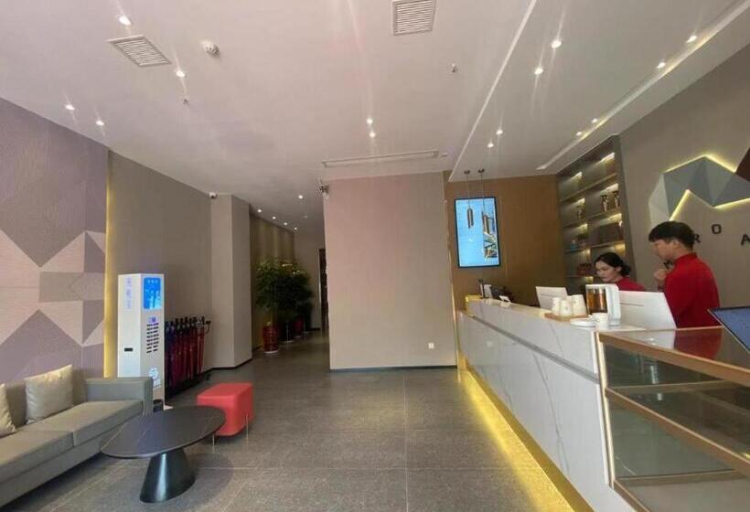 Borrman Hotel Korla Peacock River