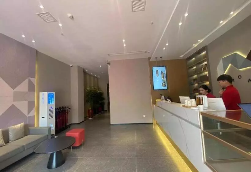 Borrman Hotel Korla Peacock River