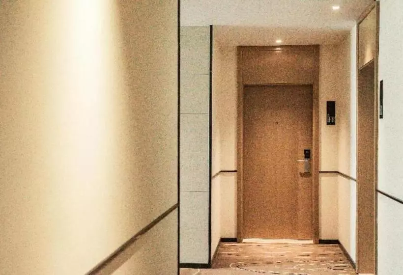 Hotelli City Comfort Inn Luohe Huanghe Plaza