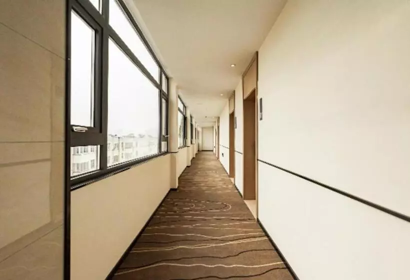 Hotelli City Comfort Inn Luohe Huanghe Plaza