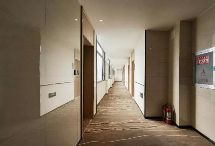 Hotelli City Comfort Inn Luohe Huanghe Plaza