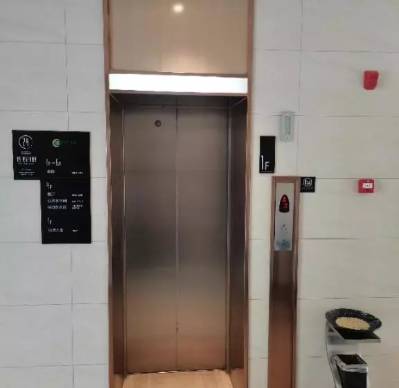 Hotelli City Comfort Inn Luohe Huanghe Plaza