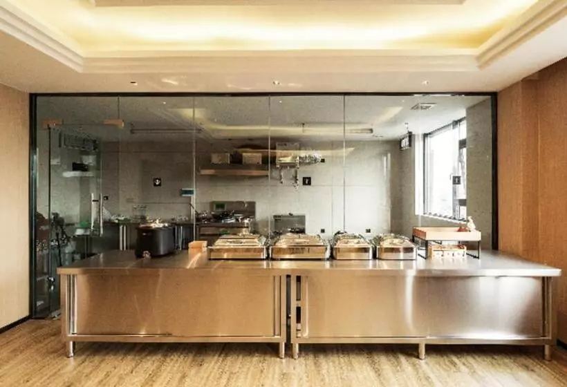 Hotelli City Comfort Inn Luohe Huanghe Plaza