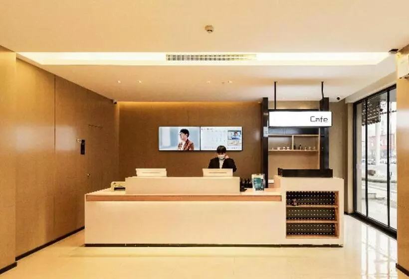 Hotelli City Comfort Inn Luohe Huanghe Plaza
