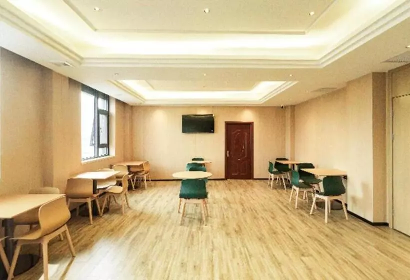 Hotelli City Comfort Inn Luohe Huanghe Plaza