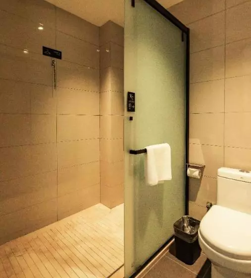 Hotelli City Comfort Inn Luohe Huanghe Plaza