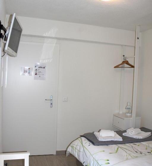 Hotel Rest And Restaurant In Roveredo